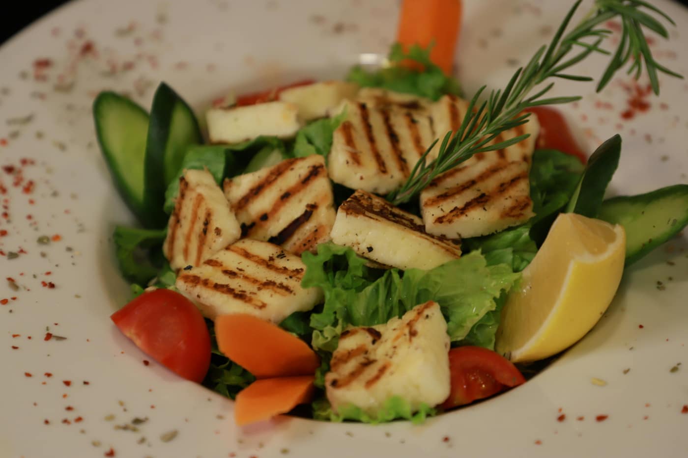 Halloumi salad on a plate.