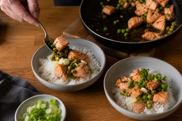 Salmon Ginger Rice Bowls cooking step 6: Serve.