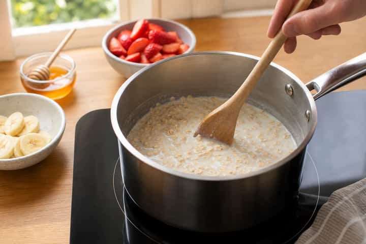 Strawberry Banana Porridge cooking step 2: Start cooking.