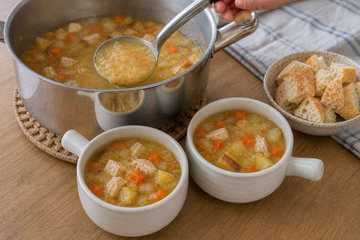 Roast Chicken Soup Pots cooking step 5: Finish the dish.