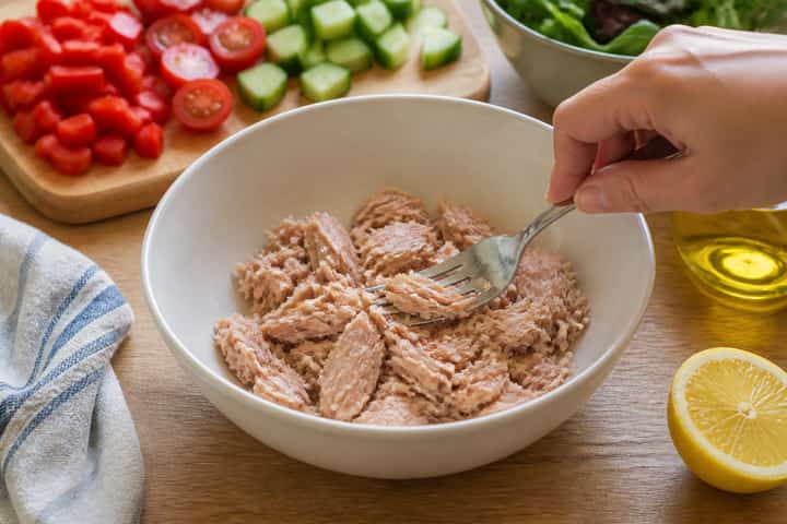 Tuna Pepper Salad Boxes cooking step 2: Start cooking.