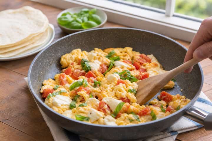 Tomato Mozzarella Breakfast Wraps cooking step 4: Bring it together.